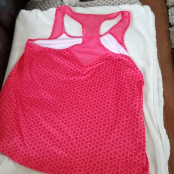 Tank tops x 2 - Picture 3 of 6